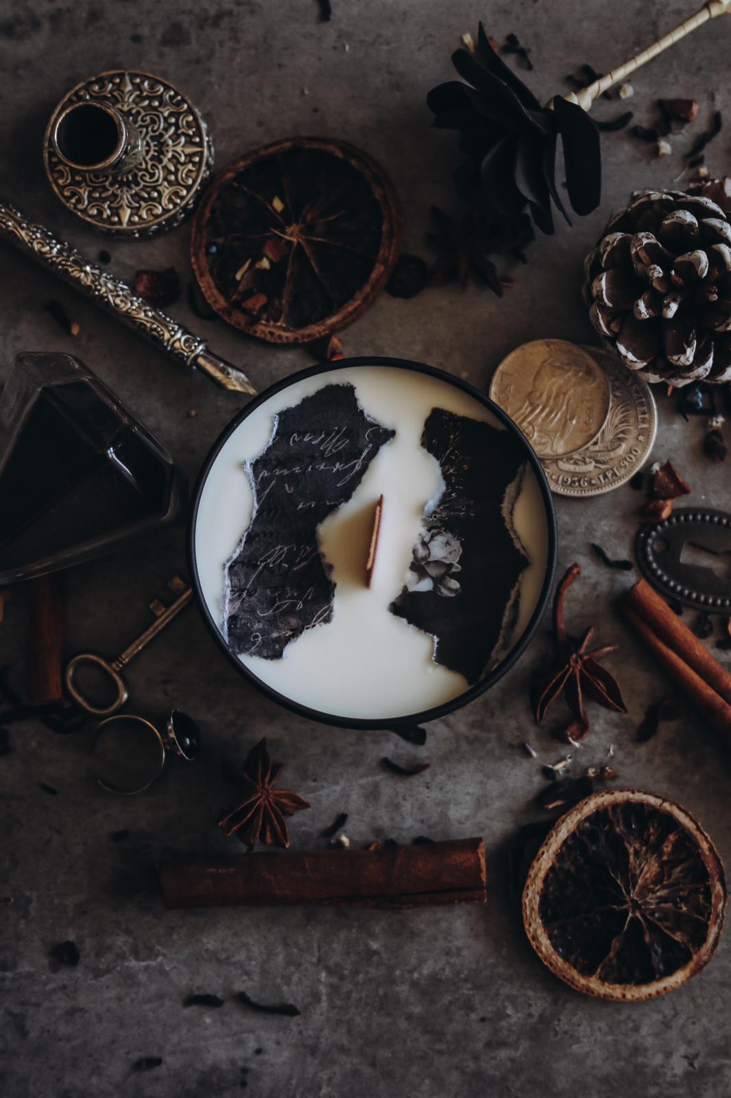 The Aura - Dark Academia: Noir & Gothic